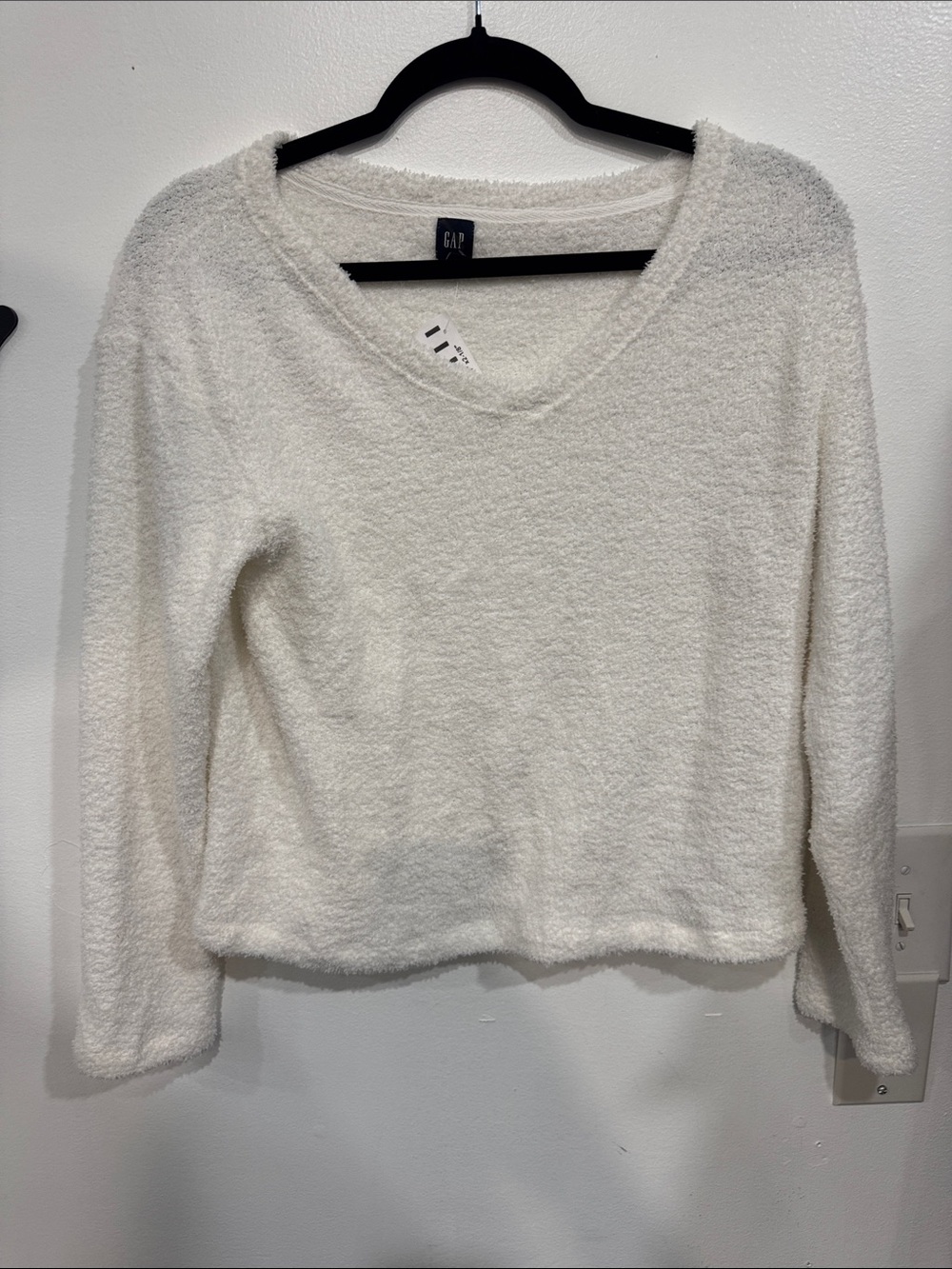 GAP Women's Cream Plush V-Neck Sweater